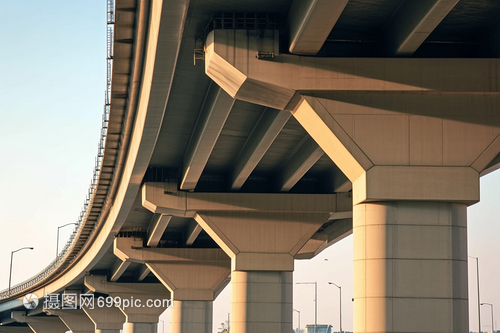 城市動(dòng)脈的交響詩(shī) 立交橋與公路工程建筑的藝術(shù)與科技融合